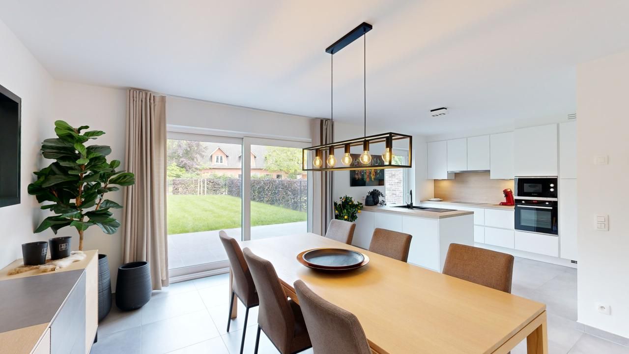 Salle à manger ouverte sur jardin